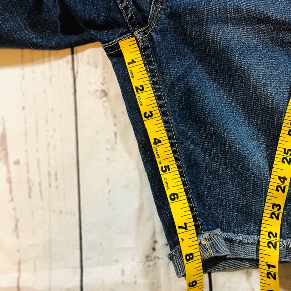 Dark wash Bermuda shorts size 8 girls - Picture 5 of 7